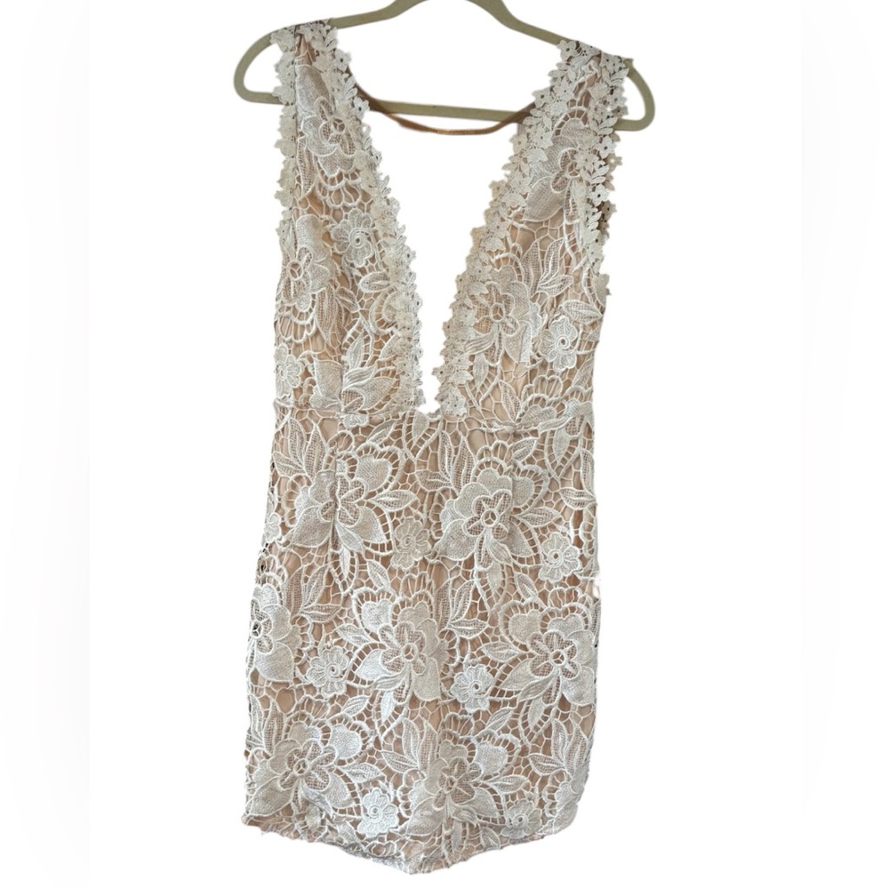👰🏼‍♀️▫️ Lace Deep-V Mini Dress in Ivory White Sheer Neckline ▫️👰🏼‍♀️ - Picture 3 of 11